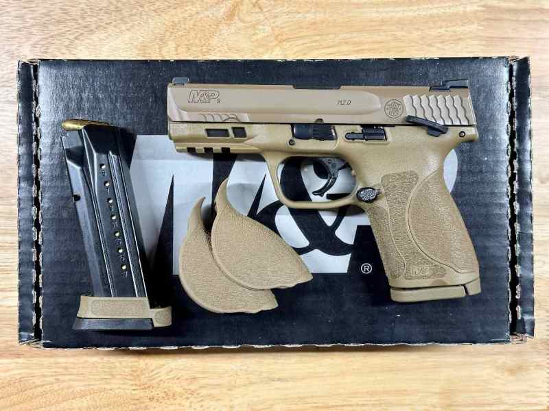 M&amp;P 2.0 Compact 4&quot; 9mm w/ accessories