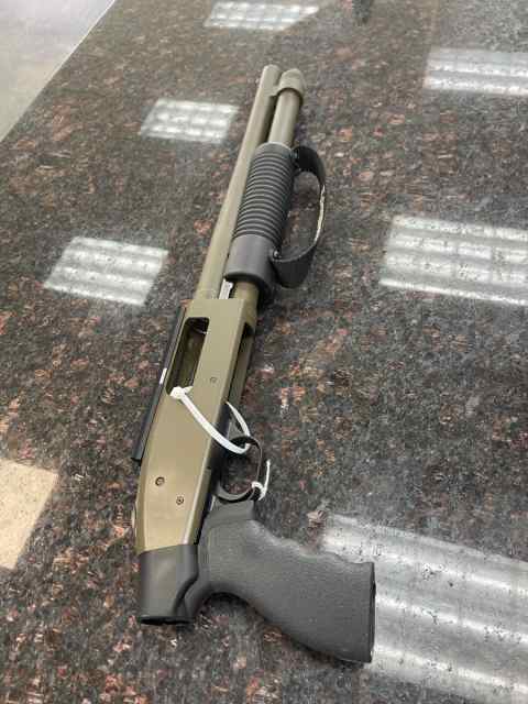 Mossberg shotgun 