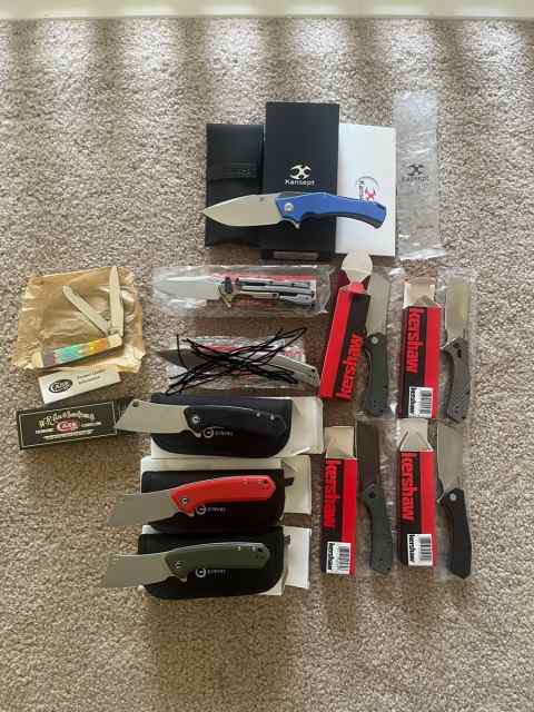 Folding Knife Bundle! Free Case Knife! Brand New!