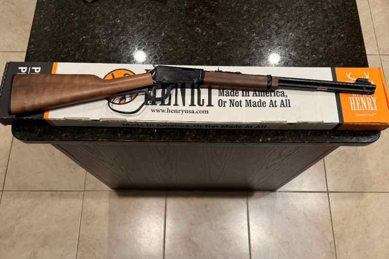 Henry Classic Lever Action Carbine .22 S/L/LR