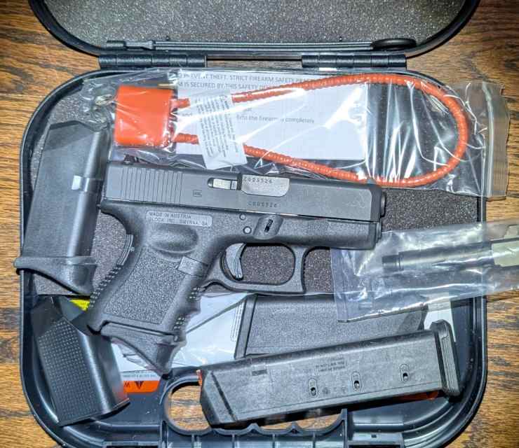 Almost new Glock 26 Gen 3 with extras