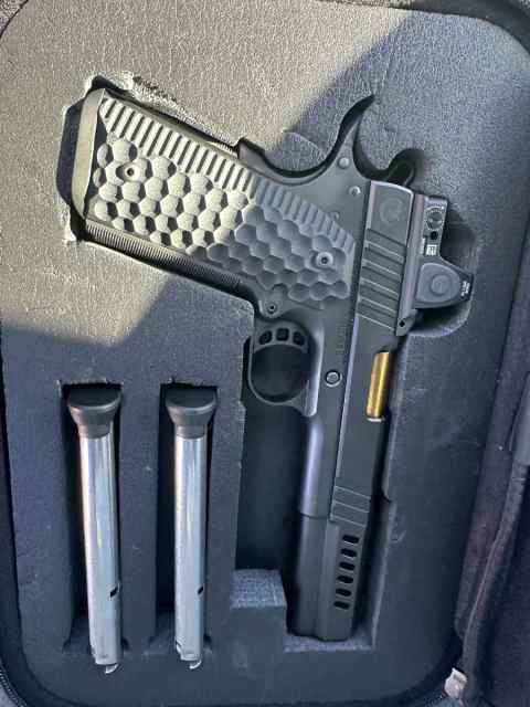 Nighthawk Chairman w/ RMR (9mm)