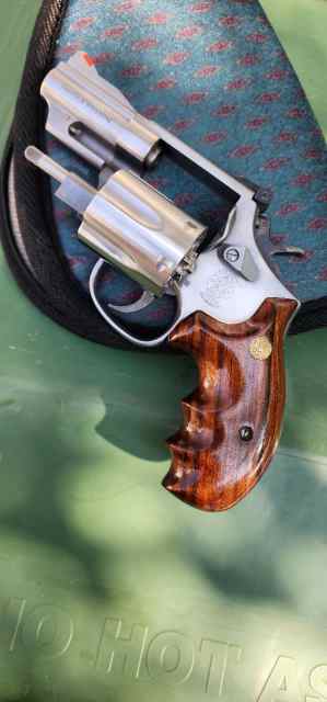 S&amp;W 66-4 Snub Factory Combat Magnum Grips Minty