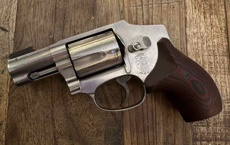 S&amp;W 640 (357 snub)