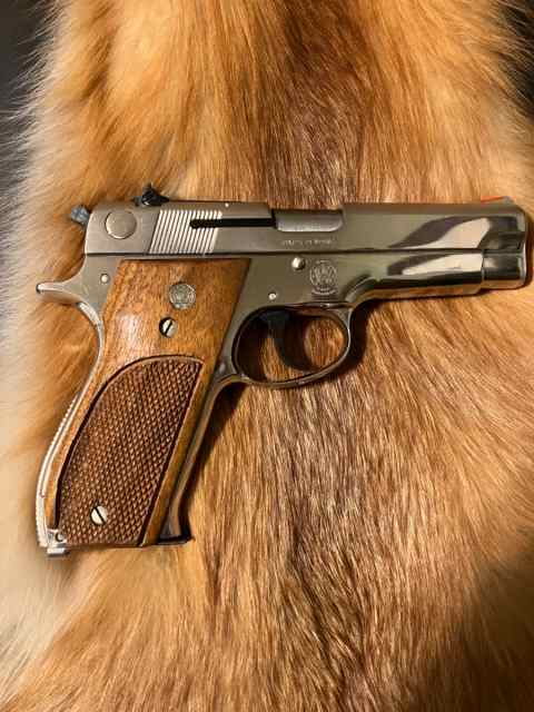 S&amp;W 39-2 NICKEL POLISHED 9MM