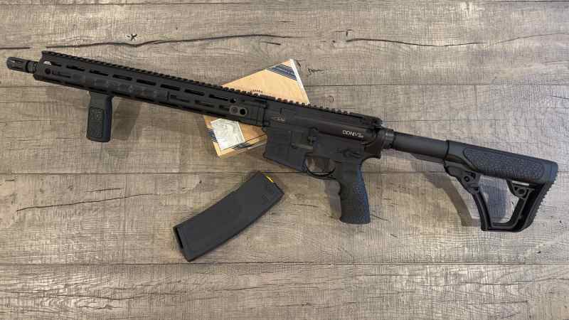 Daniel Defense DDM4 V7 LW 5.56 AR15 - Mint Cond.