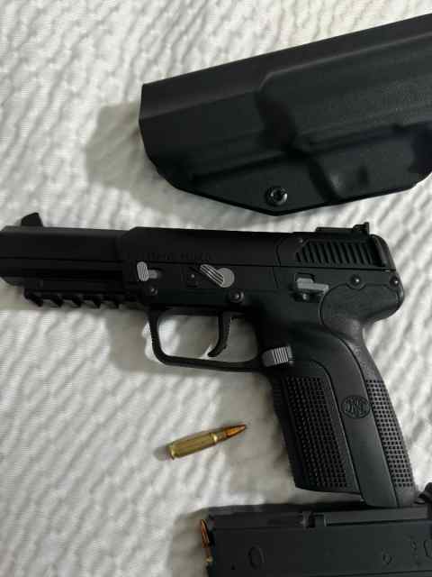 FN 5.7 USG with 1k rounds.