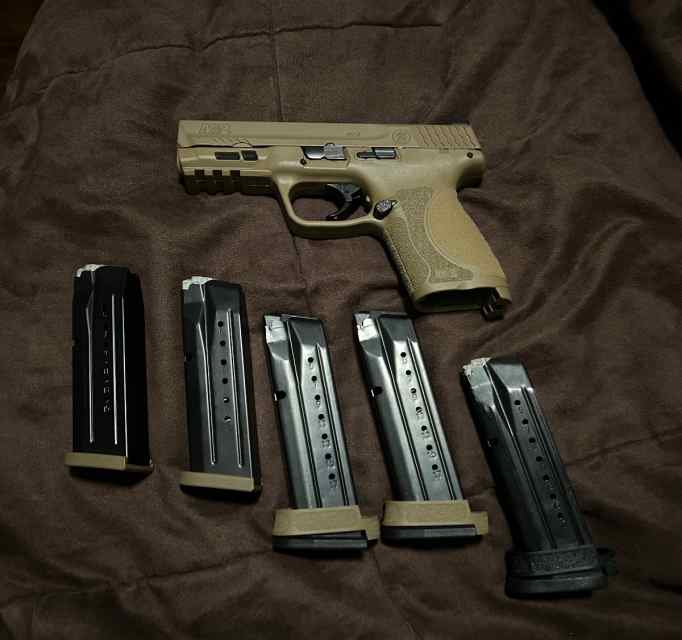 M&amp;P 2.0 9mm FDE with extra mags