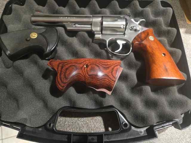 S&amp;W 629-1 .44 6&quot; Barrel revolver Stainless