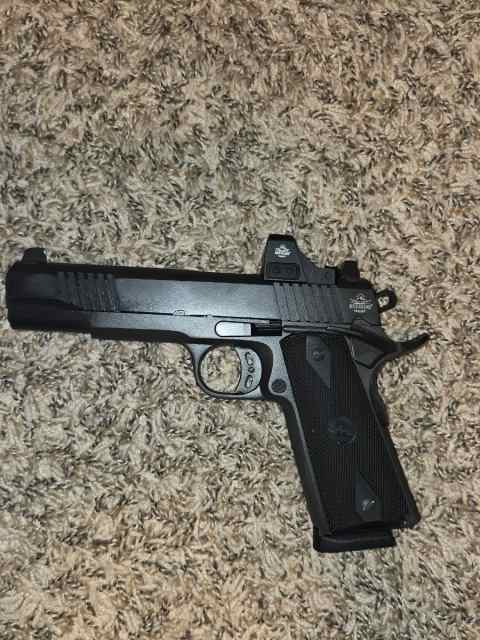 RIA 1911 8rn 45acp with RIA red dot