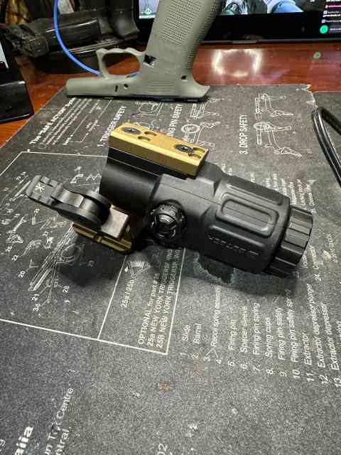 Eotech G33 magnifier on Unity mount