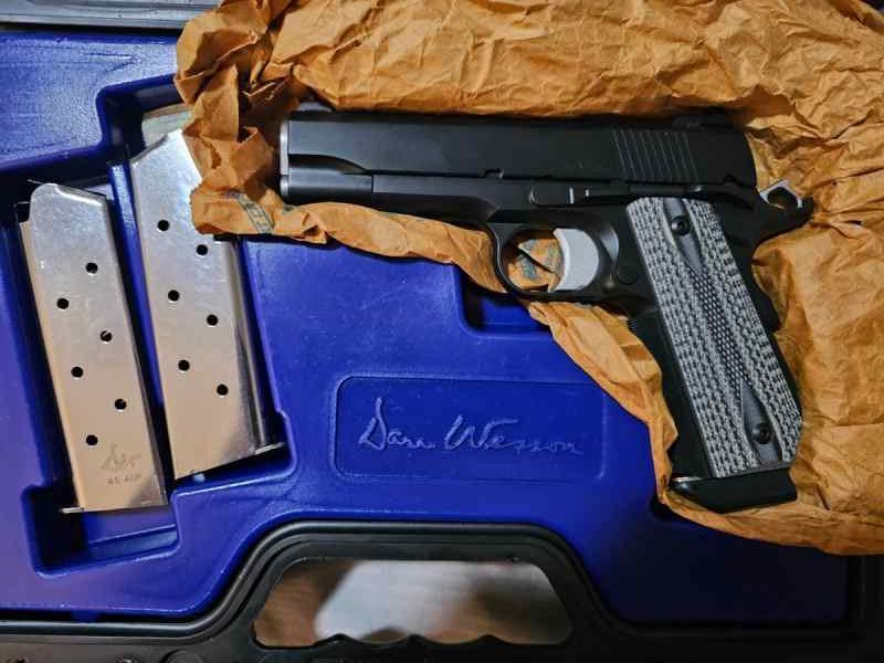 Dan Wesson Valor 1911 45