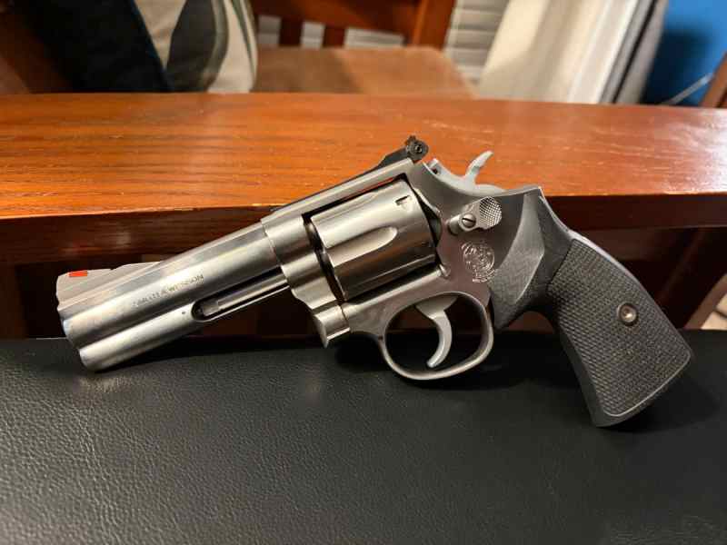 S&amp;W Model 686 No Dash M marked