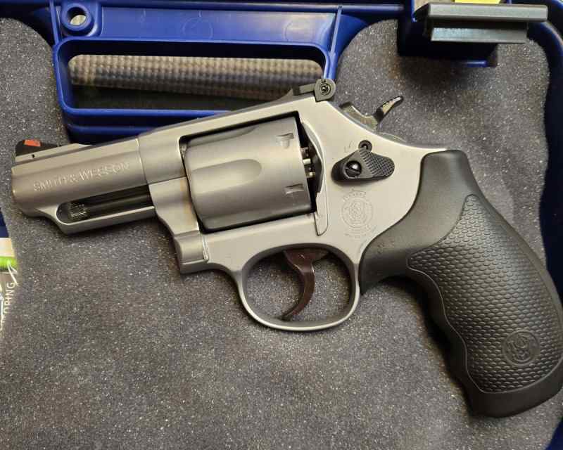 S&amp;W 686-8 &quot;Combat Magnum&quot; 2.75&quot; .357 Excellent 