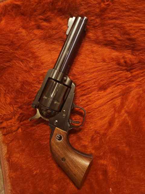 Ruger 3 screw blackhawk in 41 magnum 