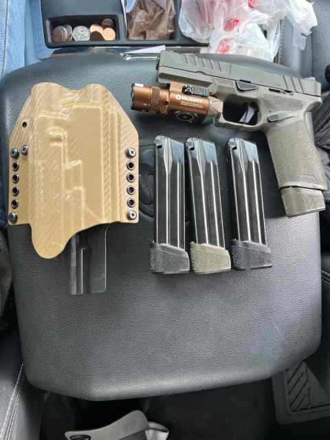 2 pistols 