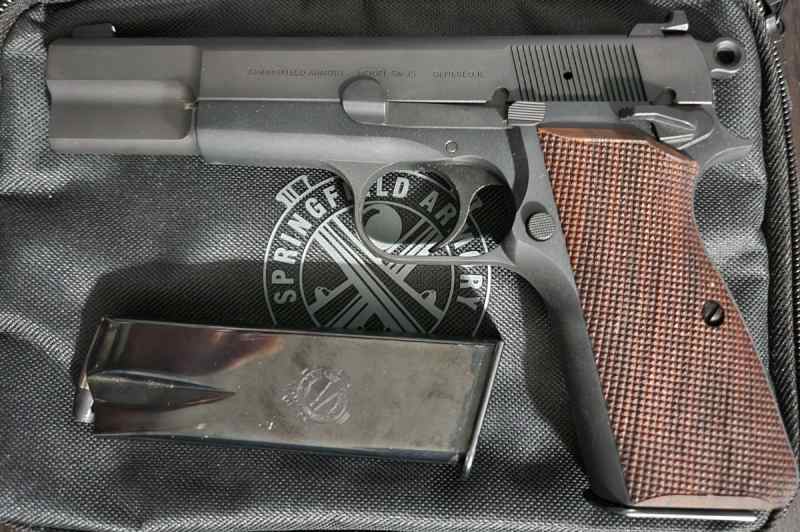 Springfield SA-35 9MM with 2 Magazines &amp; Zip Case