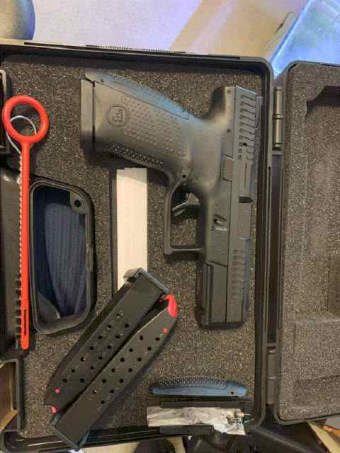 CZ P10 - 9mm.gif