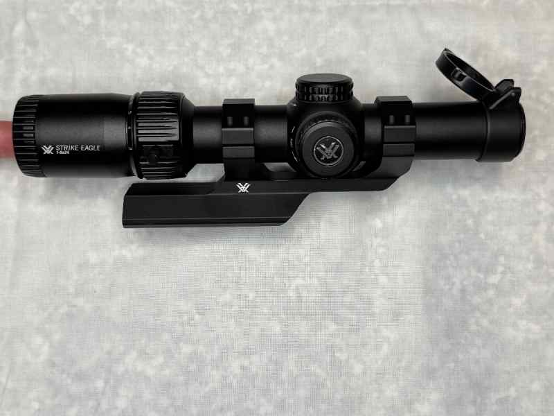 Vortex Strike Eagle 1-8x24 w Vortex mount