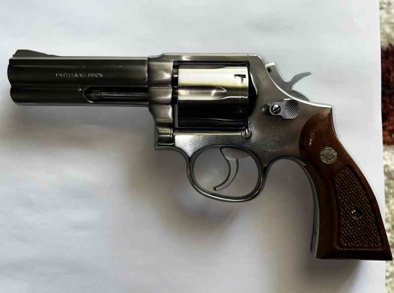 Smith &amp; Wesson 681 .357, 4 inch bbl