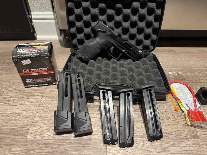 TAURUS TX22 T.O.R.O 22LR Extra mags+Ammo