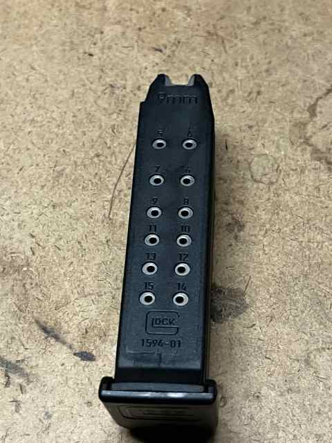 Glock 19 factory mag