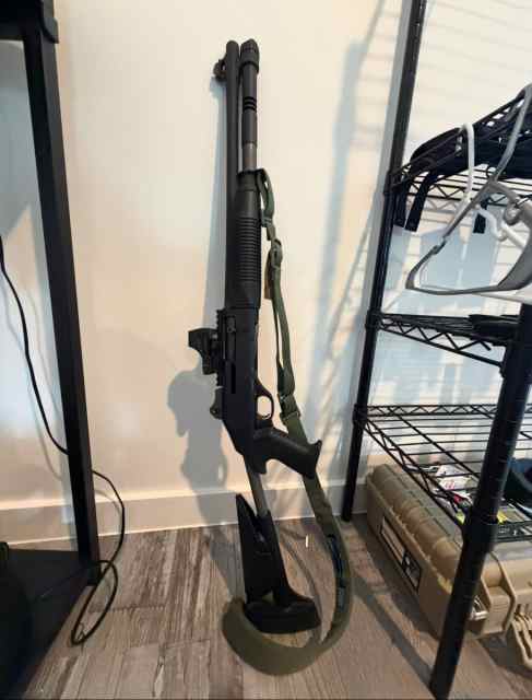 Benelli M4 Shotgun w/ Holoson 510C, sling, and bag