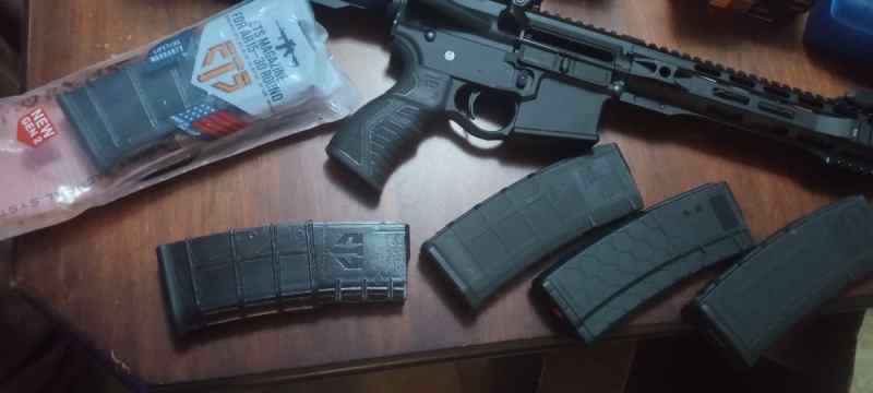 AR Pistol w/6 magazines
