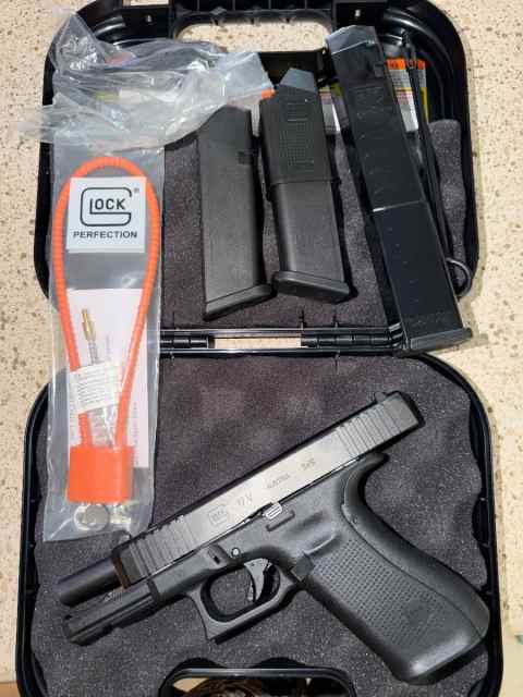 (Brand New ) GLOCK 17 GEN5 9mm