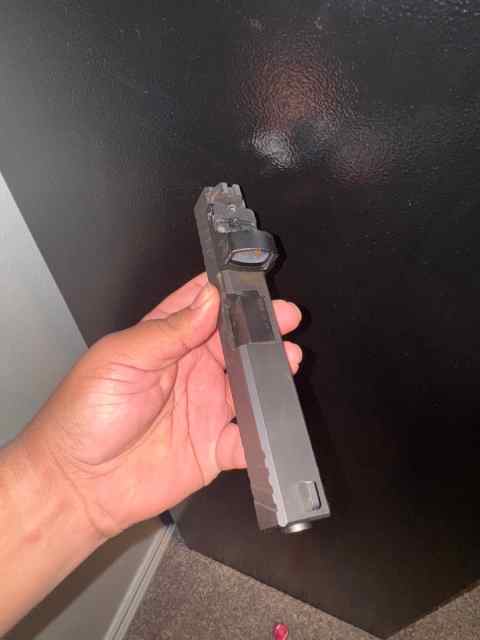 Glock 17 Gen 3 w/ RMR cut