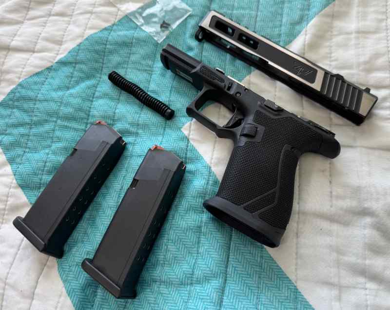 Glock 19 Build Custom Zaffiri Grit Grips