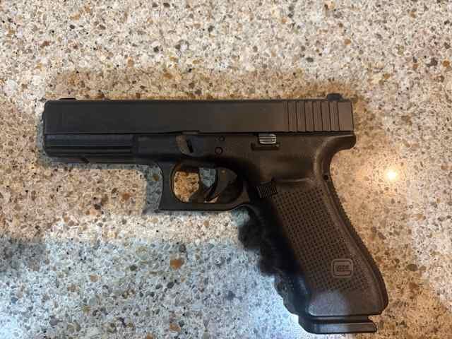 Glock pic 3.jpg
