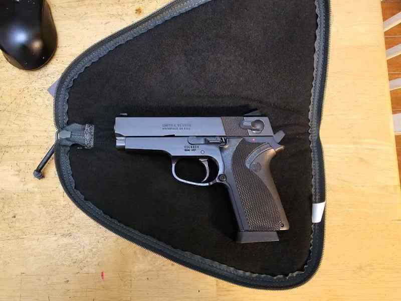 Like New Smith &amp; Wesson Model 457 