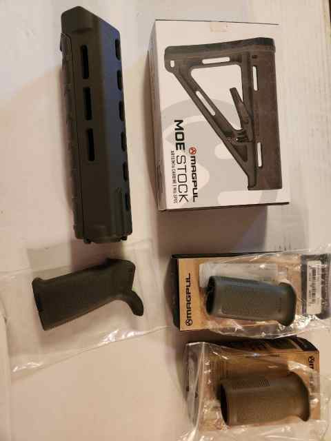 New Magpul ODG MOE Carbine set &amp; Fol FDE foregrips