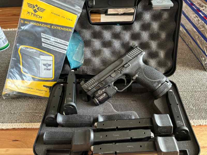Smith and Wesson M2.0 Optics Ready Compact