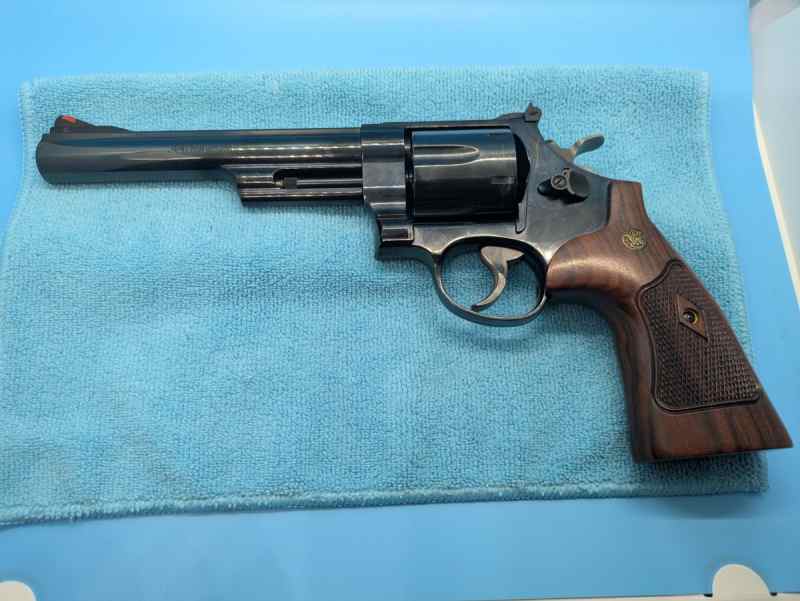 Smith &amp; Wesson Model 29 - .44 Mag - 6.5&quot; Barrel