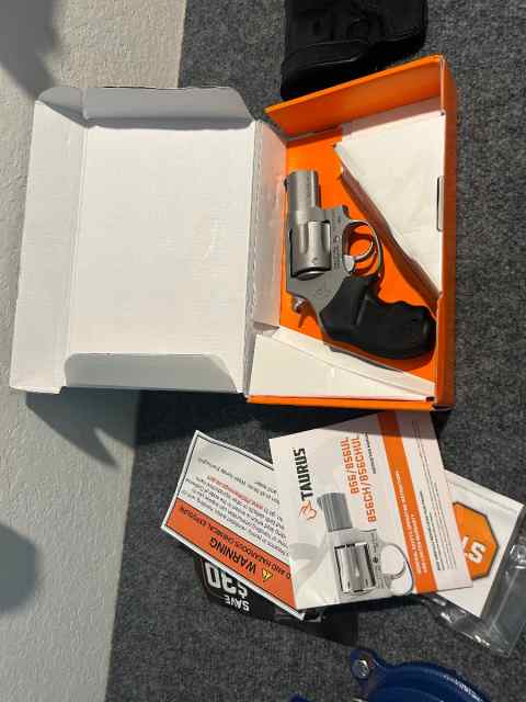 BNIB Taurus 856 .38spcl