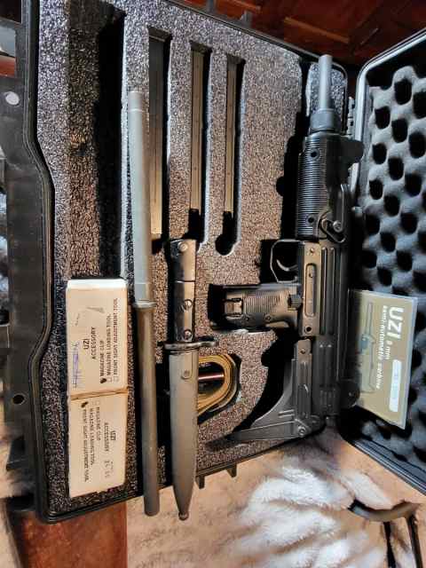 UZI Model A with accessories 