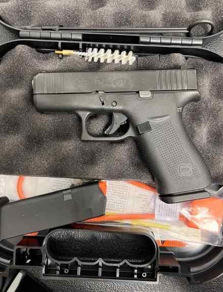 Glock 43x 9mm (2) mags w/ case