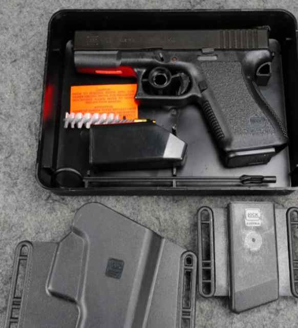 *EXCELLENT CONDITION* GLOCK 19 GEN 2 9MM 