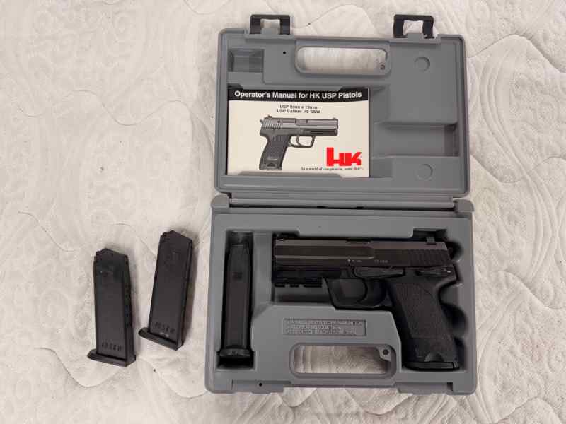 HK USP .40 with 4 mags and box