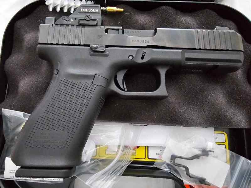 Like-New Glock 21.5 — Fully Loaded Pack