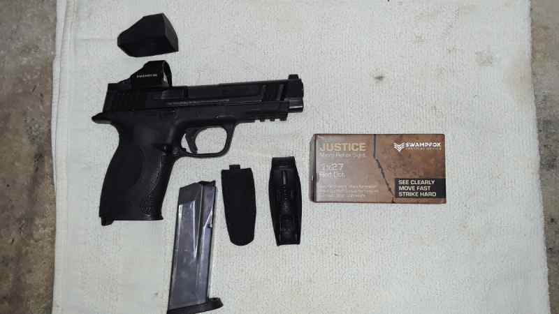 S&amp;W 45 acp with a Red Dot.,,, 