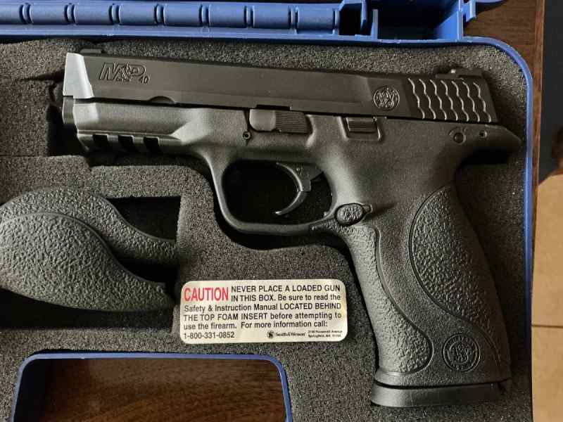 Smith &amp; Wesson M&amp;P 40   Lightly used