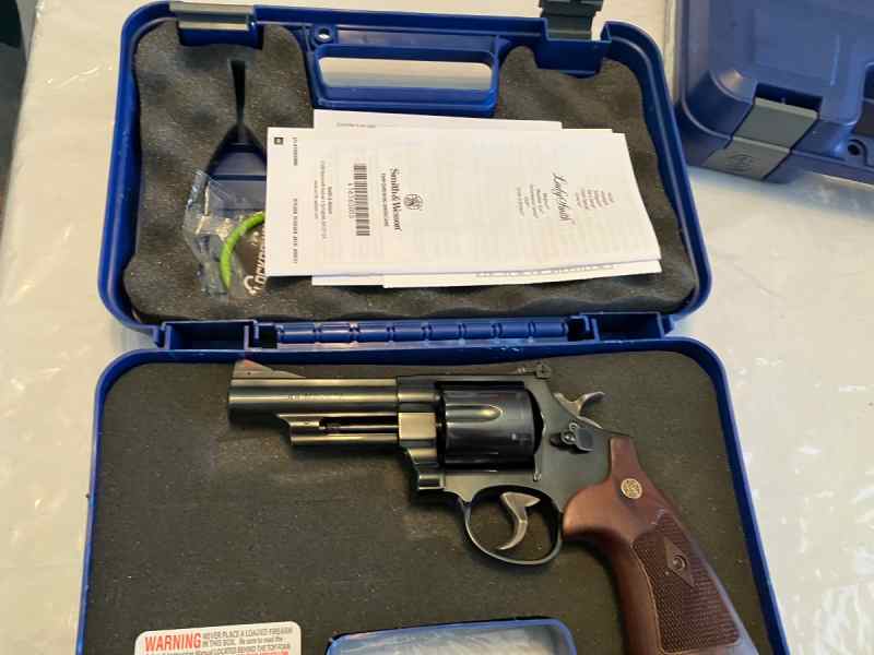 Smith &amp; Wesson Model 29, 44 mag/44 special 