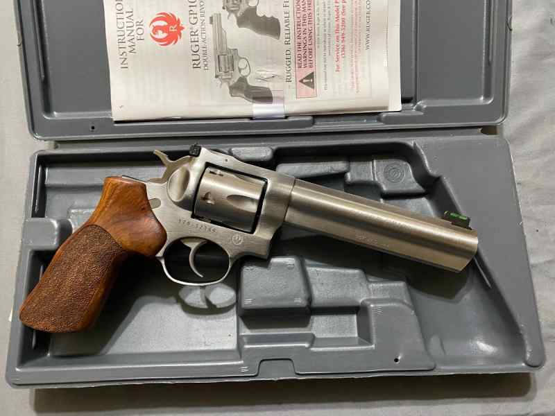 Ruger GP100.6 inch right.jpg