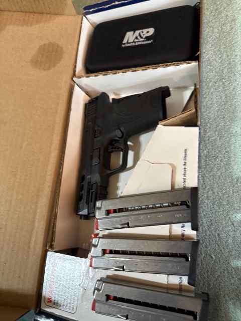 S&amp;W M&amp;P EZ Shield 9mm performance center