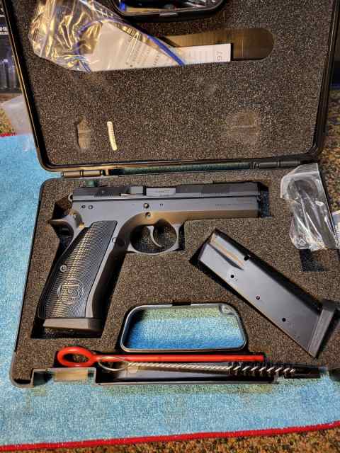 CZ 97 BD RARE.. unfired 45 cal w night sites