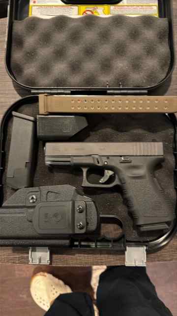 Glock 19 Gen 3 + extended mag + holster